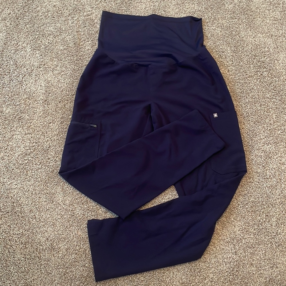 Fig’s maternity scrub pants